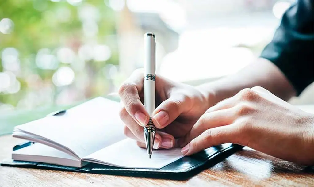 عنوان کارها را چگونه بنویسیم که انگیزه ی عمل در ما ایجاد شود؟ (تکنیک ‌های نوشتن عنوان مؤثر)